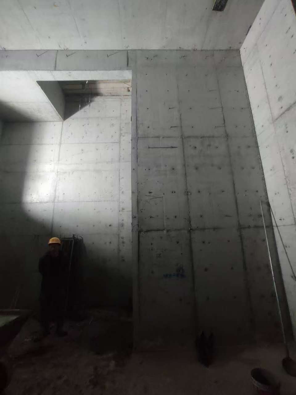 前锋墙上开槽钢筋断了有影响吗